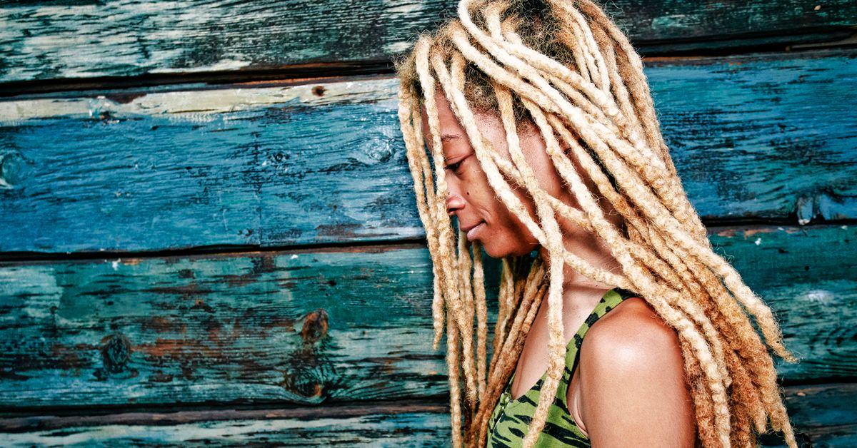 Как бороться с прыщами на линии роста волос: причины и эффективные методы лечения