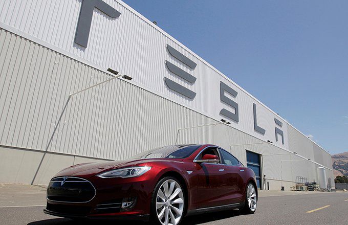 Tesla Aktsiyalari Qulay Bozor Sharoitida Qiyinchiliklarga Duch Keldi