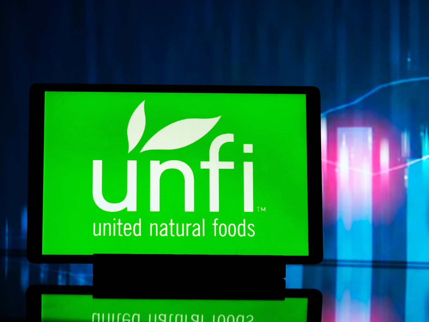 Акции United Natural Foods резко выросли после неожиданной прибыли