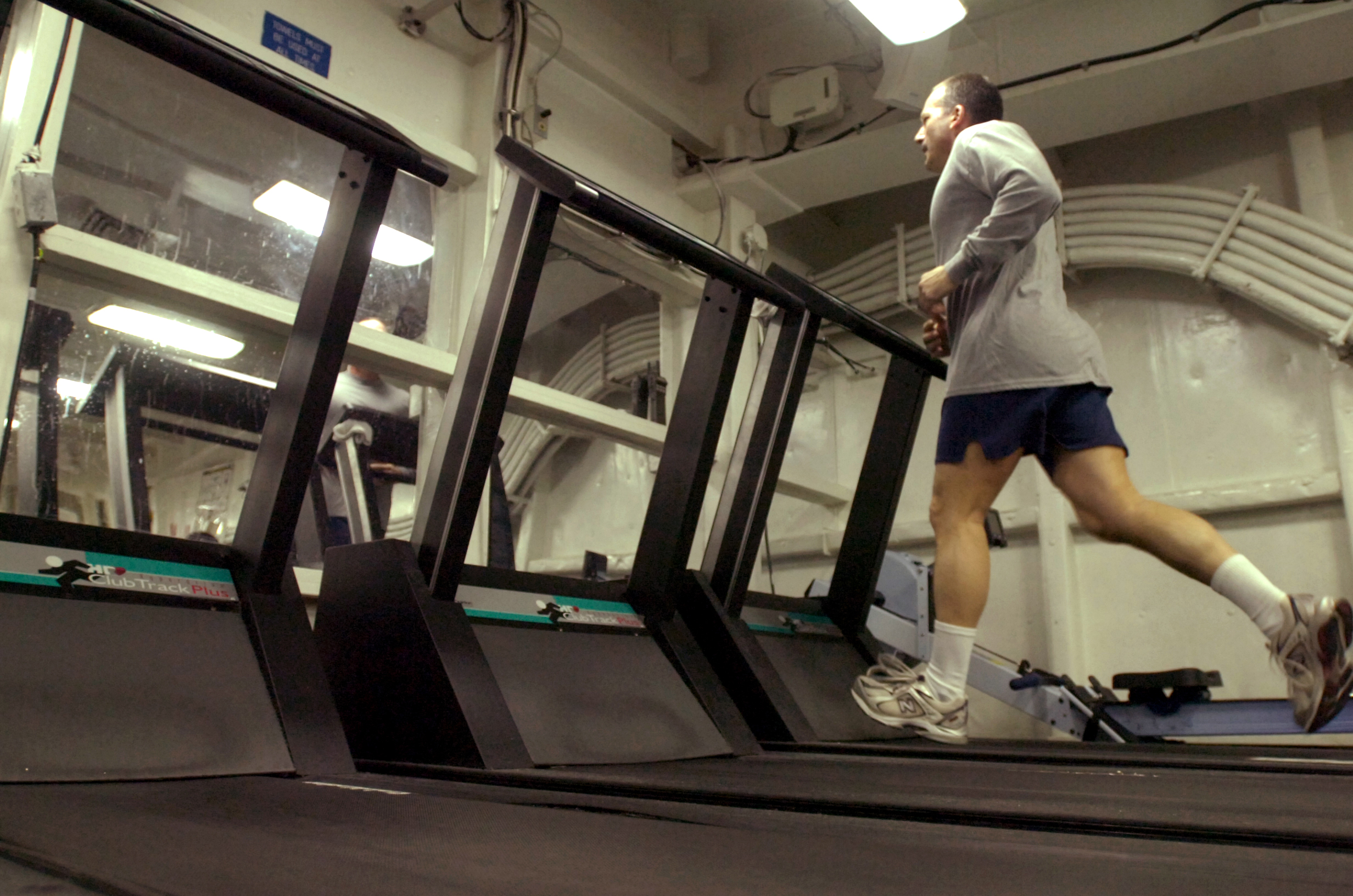Treadmill Running vs Outdoor Running: Which Burns More Calories?