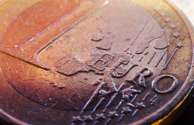 Влияние ослабления евро на мировую экономику: кто выигрывает, а кто теряет