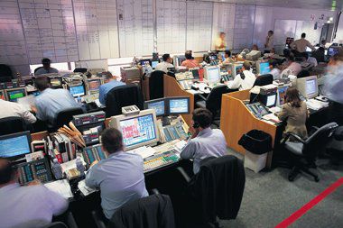 Wall Street Elves: Market Predictions and Legacy (1970-2005) - Insights & Analysis