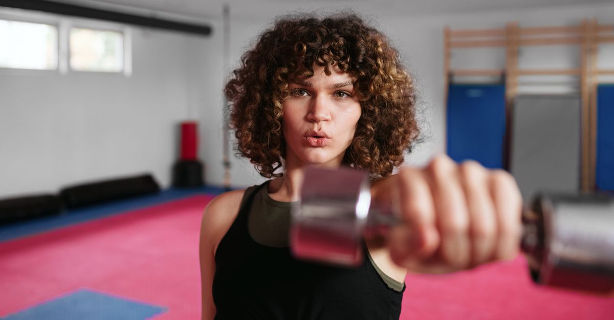 Kuchli va Ta’riflangan Ko‘krak Uchun Eng Samarali Pastki Ko‘krak Mashqlari