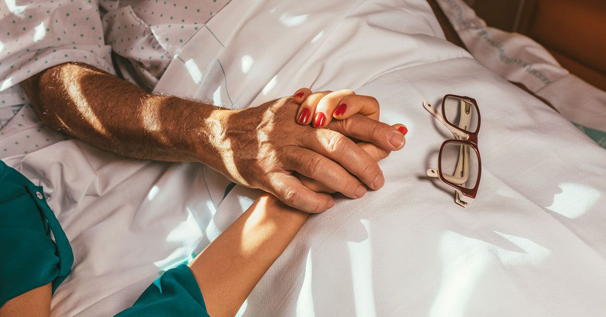 Demensiyada Oxirgi Bosqich Belgilari va Parvarish Bo‘yicha Yo‘l-yo‘riq