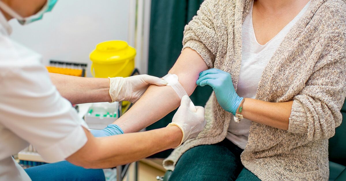 2025 Genetic Testing for Uterine Cancer: Costs, Benefits, and Who Should Consider It