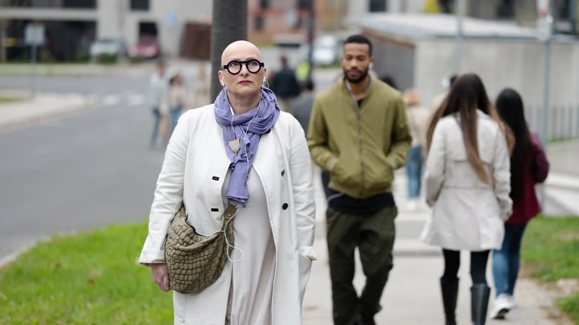 individual wearing a periwinkle scarf for esophageal cancer awareness