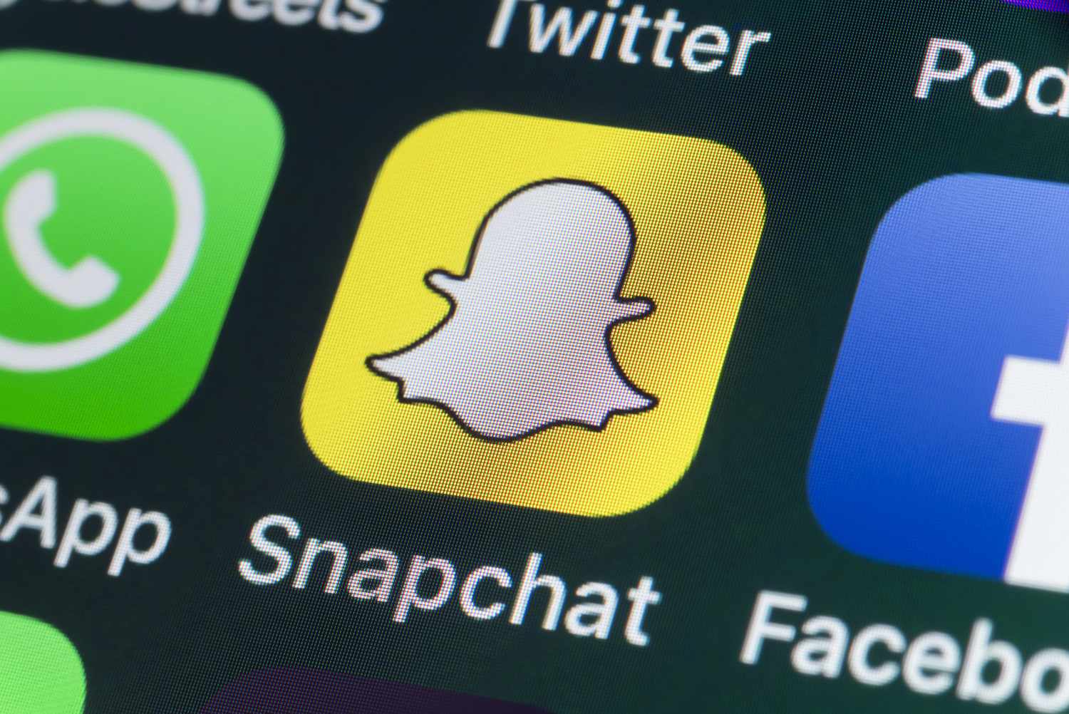 Snap Shares Plummet 40% in 2025 Following Profit Warning and Hiring Freeze