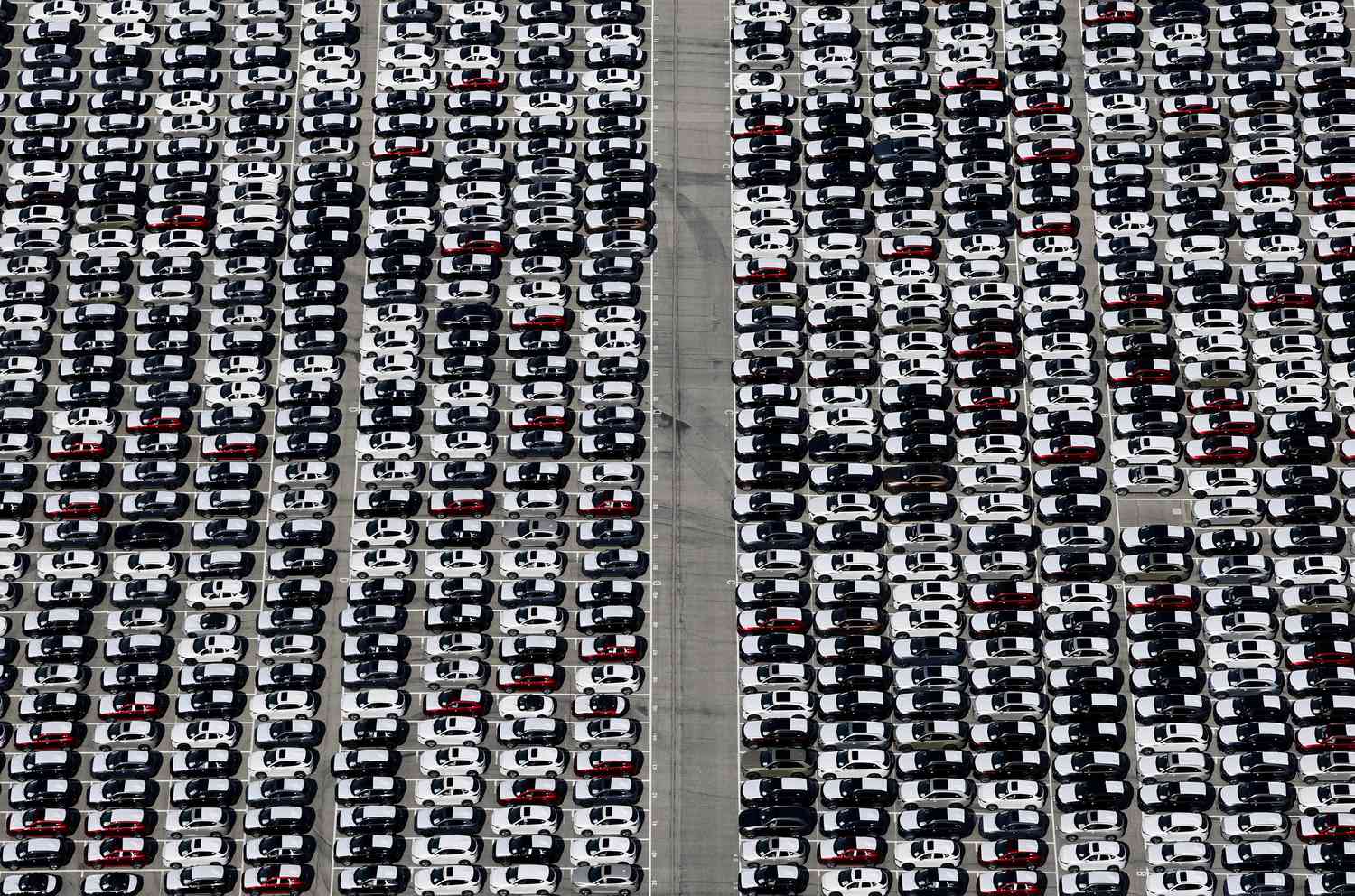 Avtomobil Sanoatining Kelajagi: Iqtisodiy Noaniqliklar Qanday Ta'sir Qiladi?