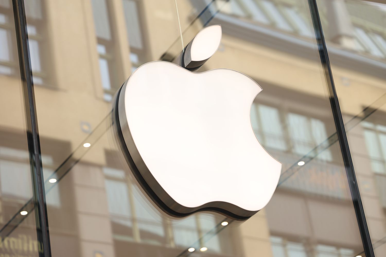 EU Imposes $800M Fines on Apple and Meta for Breaching Digital Markets Act