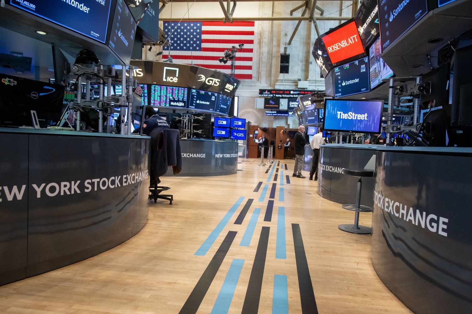 S&P 500 Bozorida Texnologiya Sektori Qayta Ko‘tarildi: Fed Siyosati va Savdo Munosabatlaridagi Pozitiv O‘zgarishlar