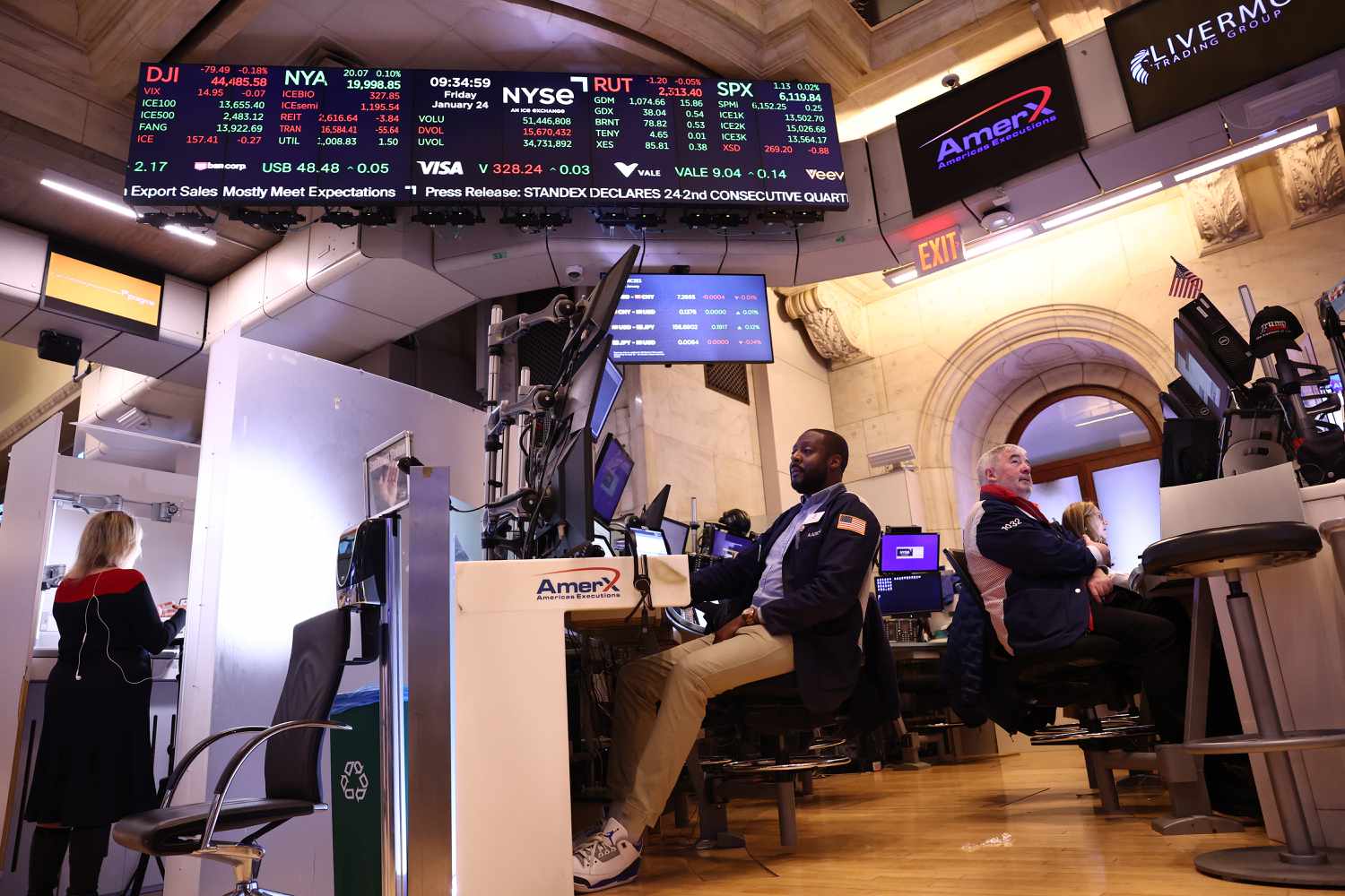 Волнения на рынке: падение акций AI и неожиданный успех китайского стартапа DeepSeek