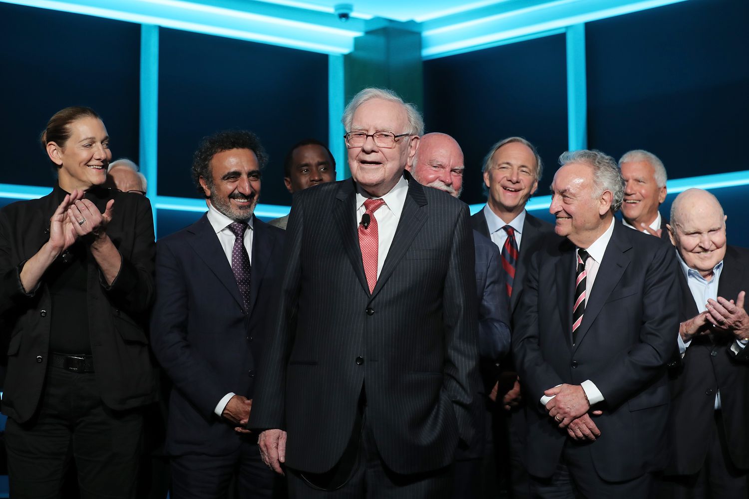 Warren Buffett’s 2025 Portfolio: Key Stocks He’s Confidently Investing In Now