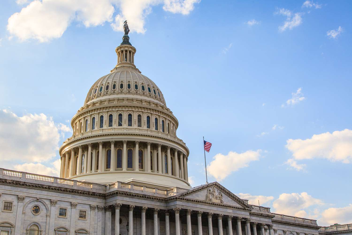 AQSh Moliya Vazirining Asosiy Vazifalari va Mas'uliyatlari