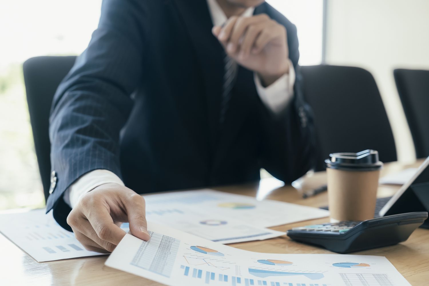 Как использовать скидку к чистой стоимости активов для выгодных инвестиций