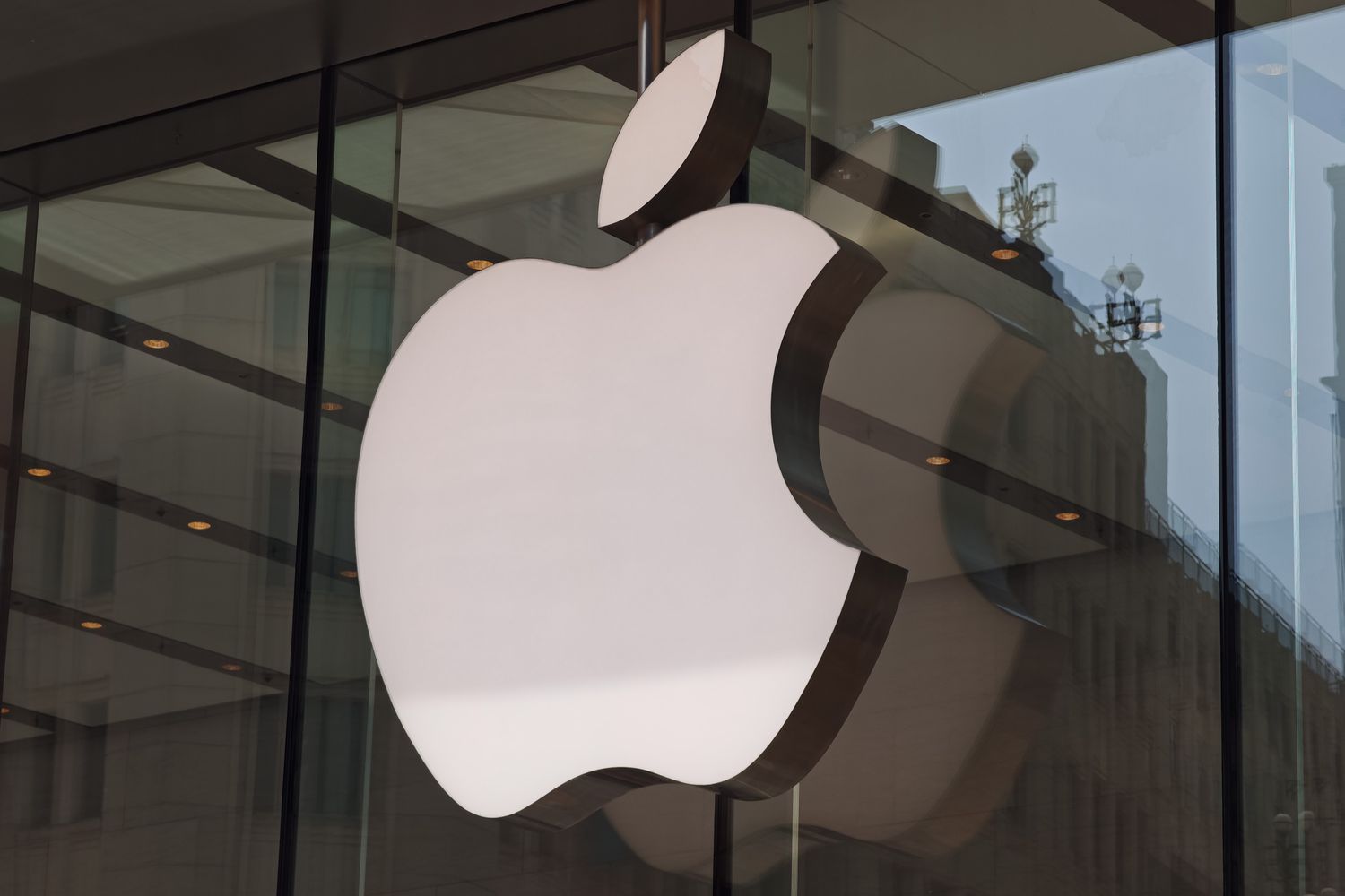 Federal Judge Rules Apple Breached Antitrust Order, Mandates Loosening of App Store Controls