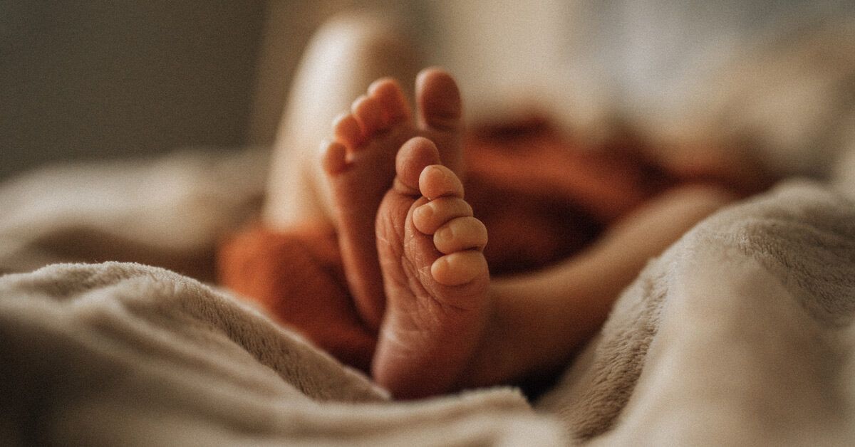 Yangi Tug‘ilgan Chaqaloqlarda Meconium Ileus: Sabablari va Davolash Usullari