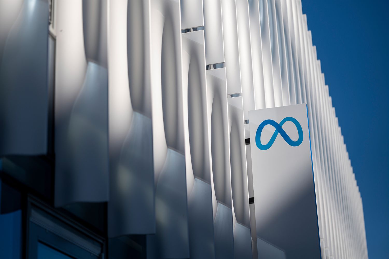 Как инвестиции Meta в ИИ меняют правила игры в соцсетях