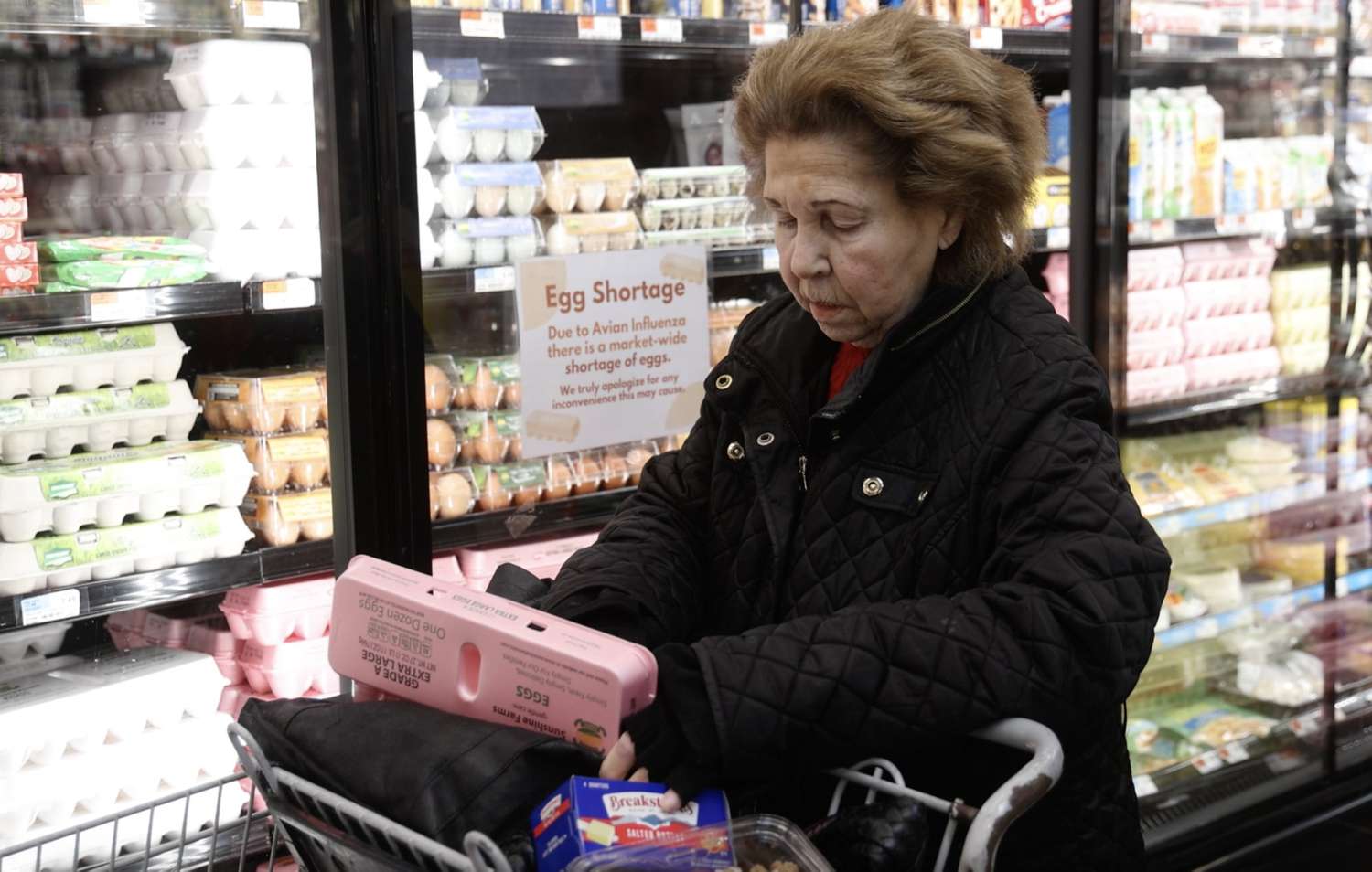 Инфляция в США: личные потребительские расходы продолжают расти, создавая вызовы для ФРС