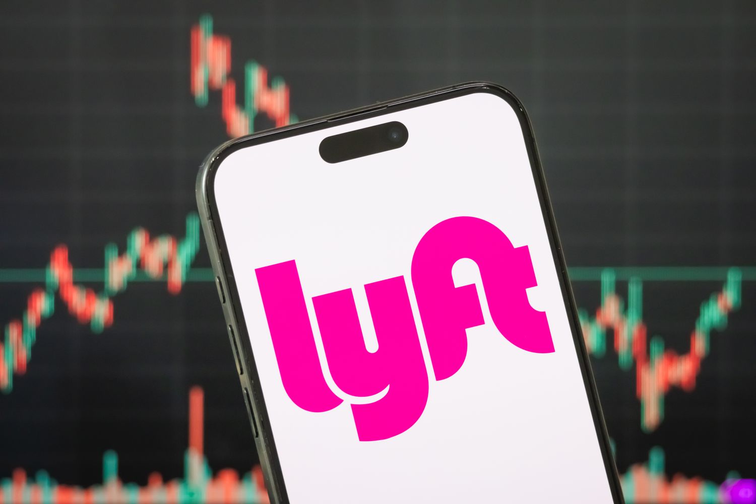 Акции Lyft резко выросли на фоне расширения программы выкупа акций