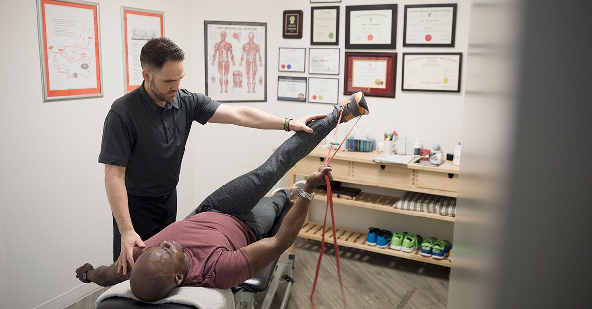 Причины и эффективные методы лечения боли в области внешней стороны бедра