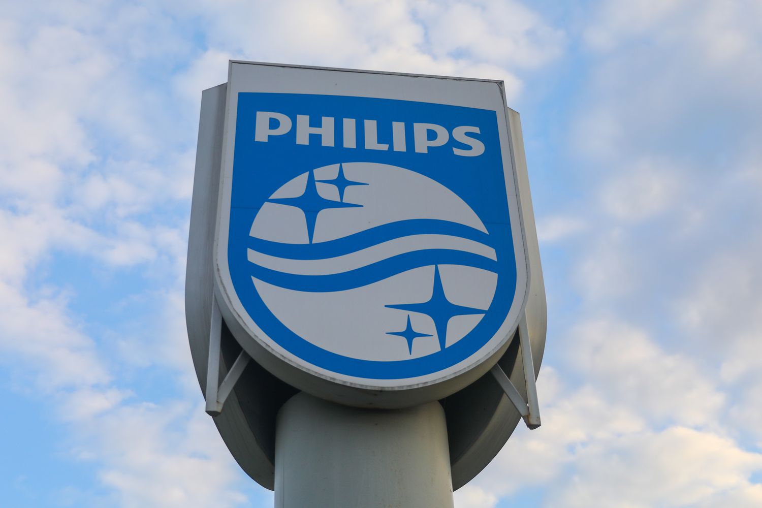 Philips Tariffalar Ta'sirida Foyda Marjasini Pasaytirdi, Aksiyalari Qimmatlashmoqda