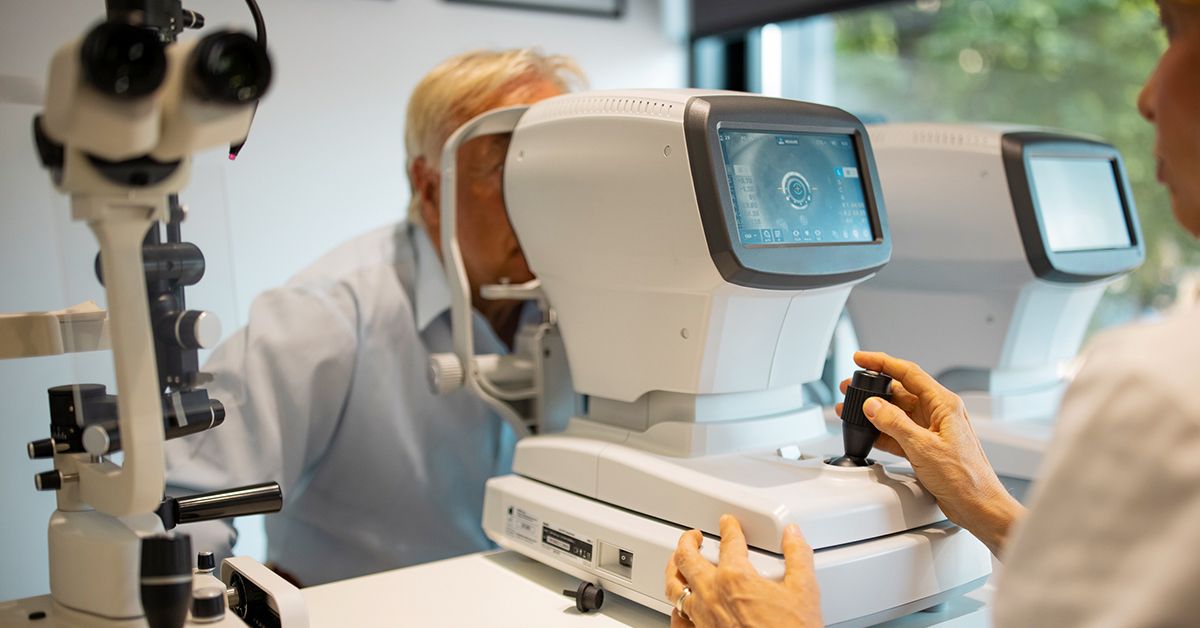 Как офтальмоскопия помогает выявить влажную форму макулярной дегенерации