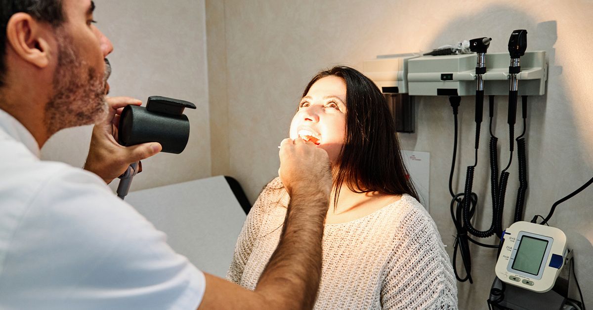 Polimorf Adenokarsinoma: Belgilar, Sabablari, Davolash Usullari va Kelajak Ko‘rinishi