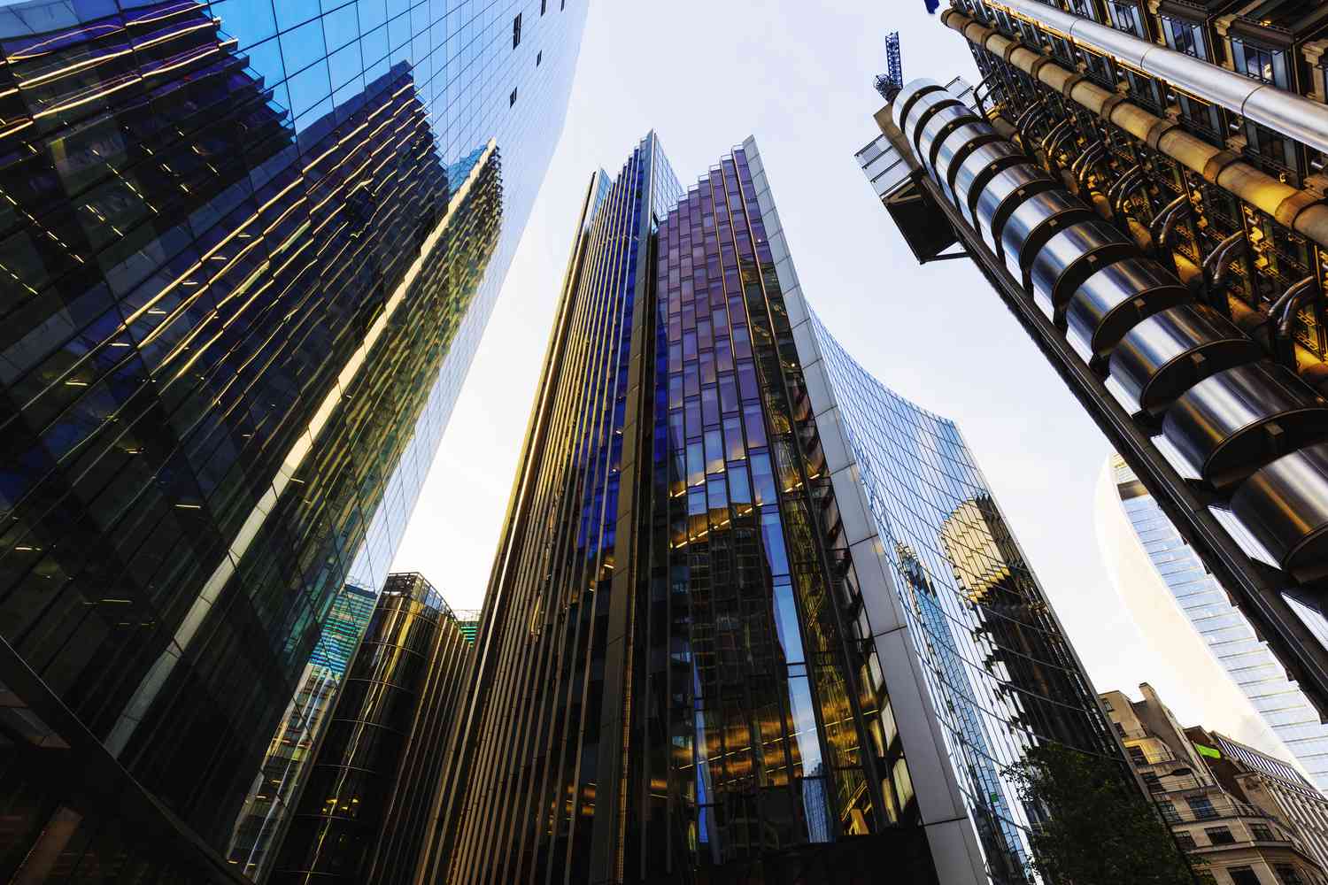 Почему компании покупают свои акции обратно и как это влияет на рынок