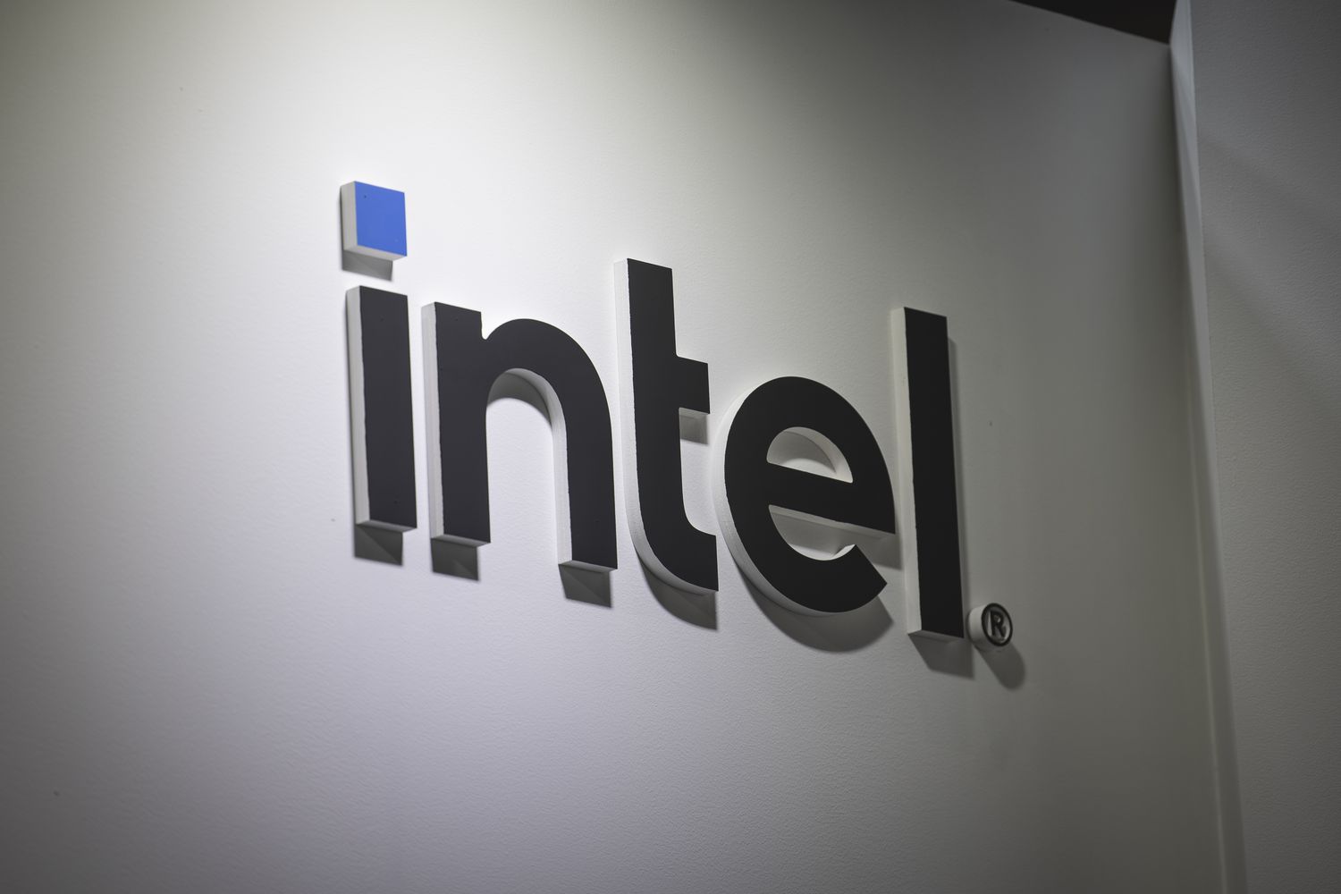 Intel Menjadi Sorotan Setelah Berita Baru Tentang Potensi Kerjasama dengan Broadcom dan TSMC