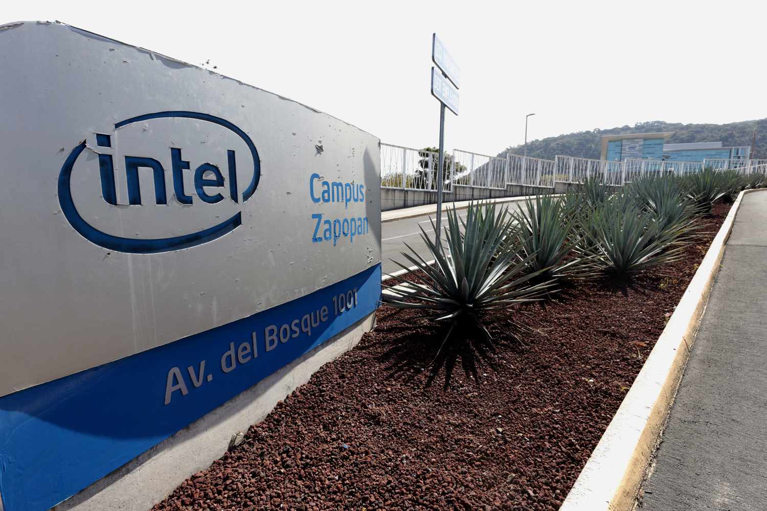 S&P 500 Climbs as Intel Stock Surges Amid TSMC and Broadcom Deal Speculation