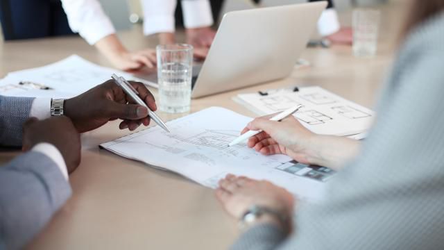 Sanoat Bo'yicha Muzokaralar: Ishchilar Huquqlari va Ish Beruvchilar O'rtasidagi Hamkorlik