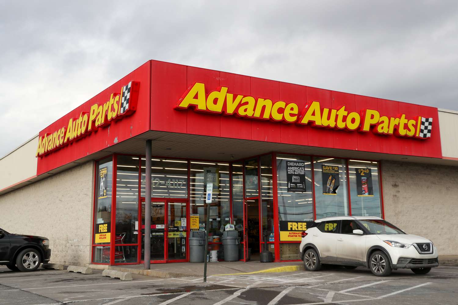 Advance Auto Parts Stock Drops Nearly 13% in 2025 Amid Weak Q1 Sales Forecast