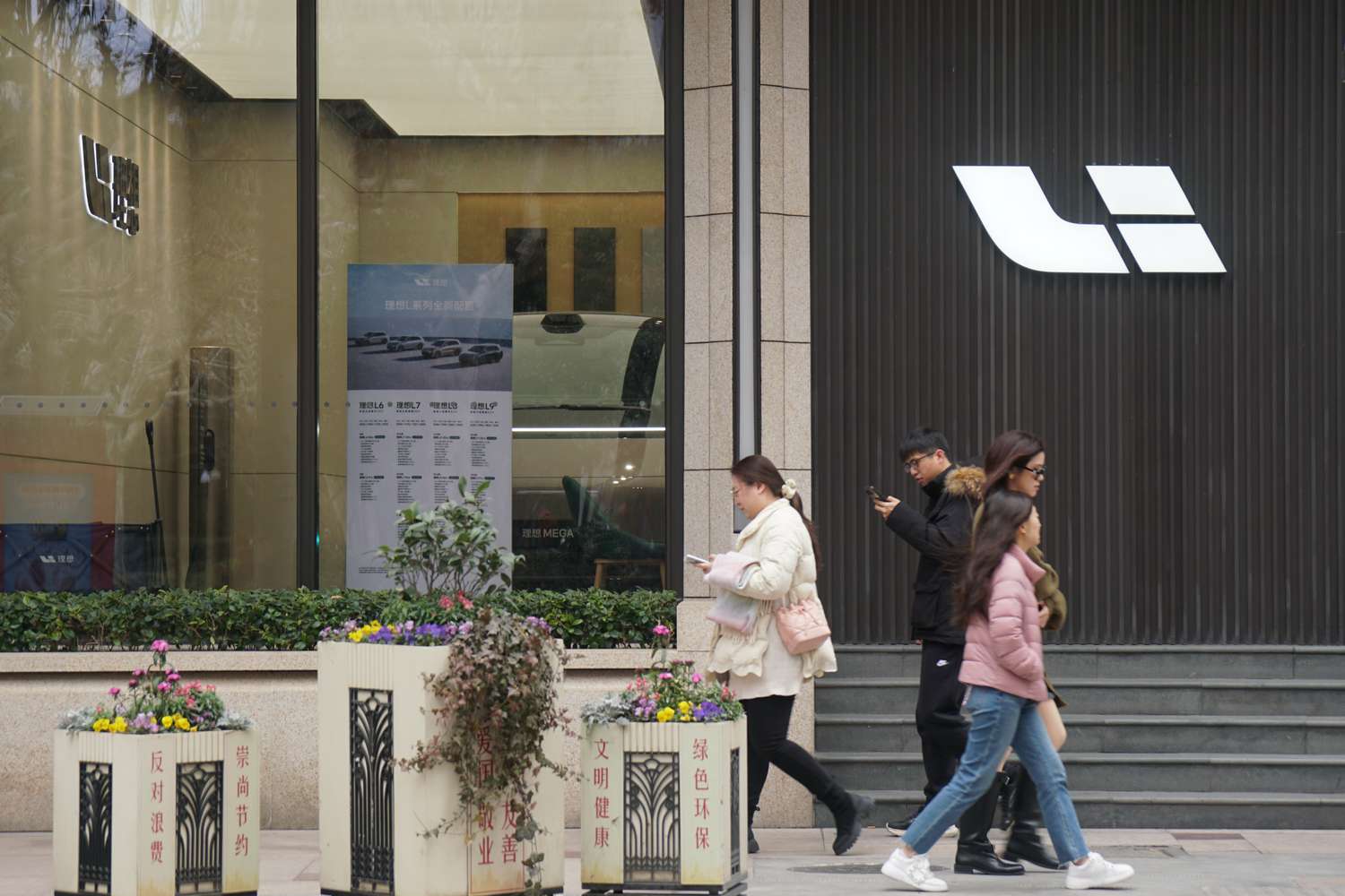 Взрывной рост акций Li Auto после публикации фото первого полностью электрического внедорожника