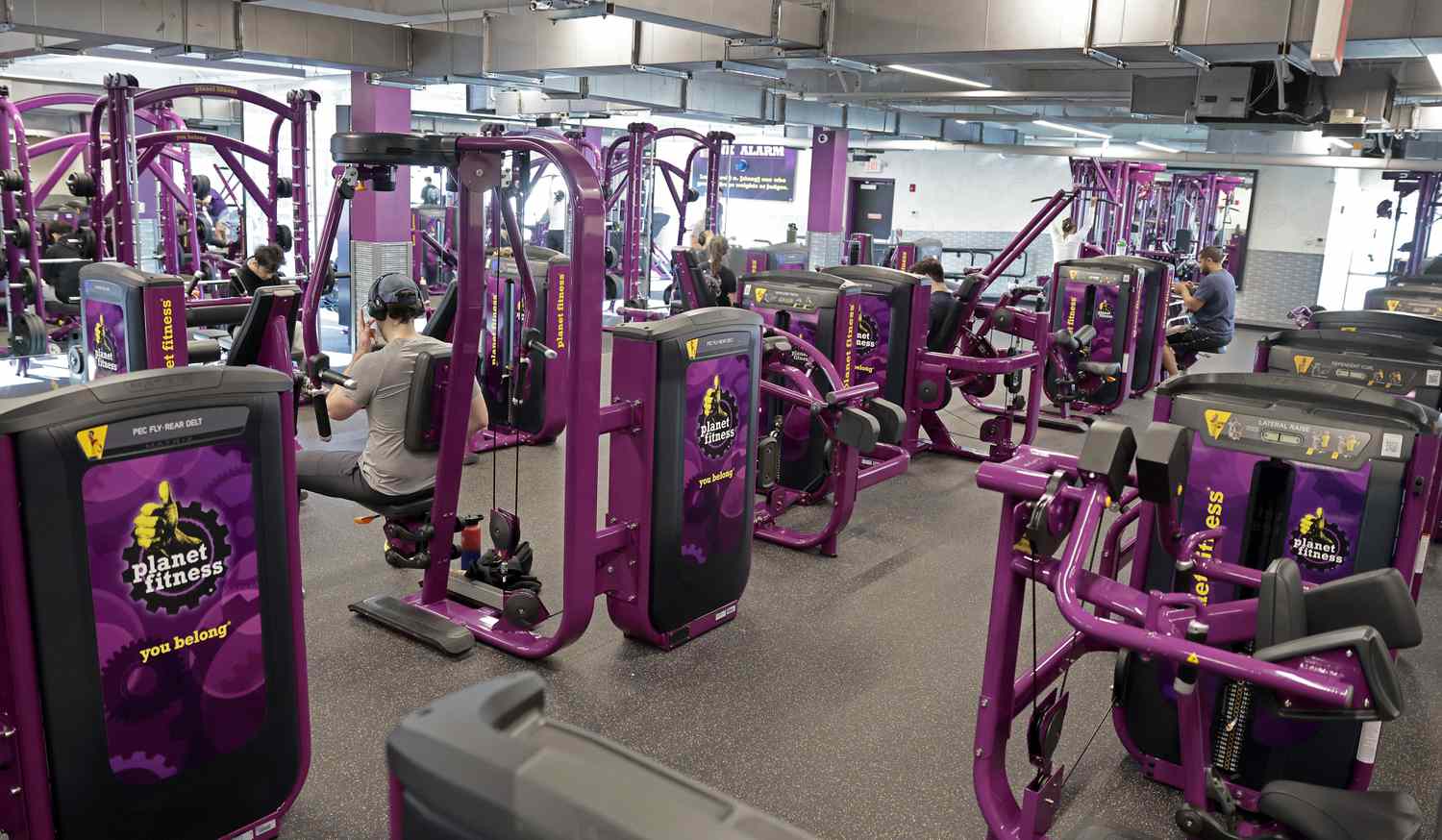 Акции Planet Fitness падают на фоне осторожных прогнозов роста прибыли