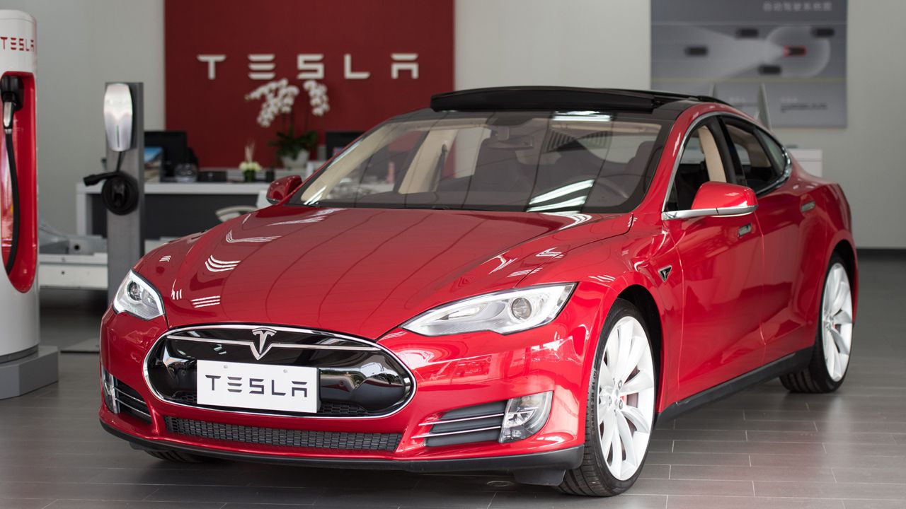 Инновационный рывок Tesla: производство автомобилей растет, несмотря на вызовы