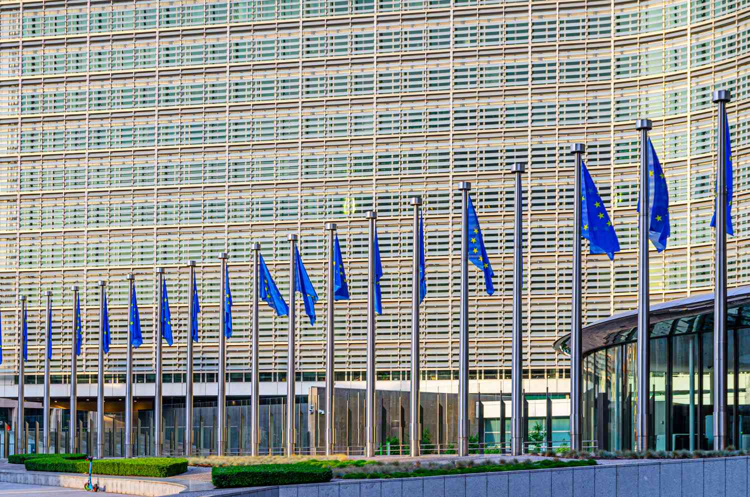 Global Trade Tensions Rise as Canada and EU Respond to U.S. Steel and Aluminum Tariffs