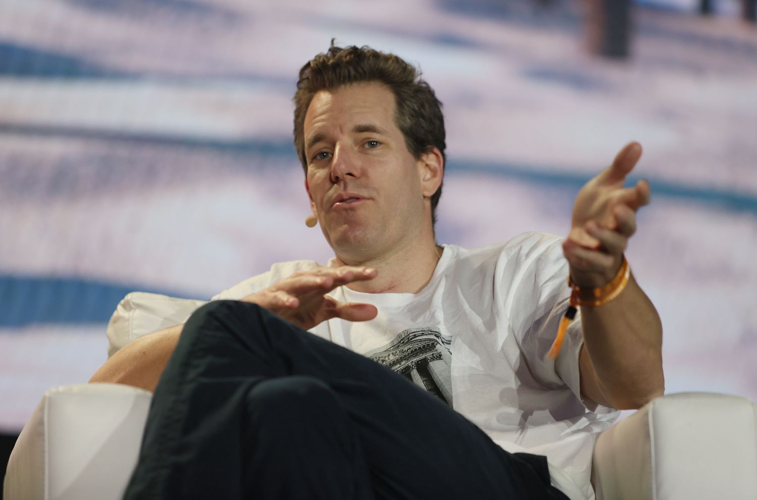 2025 Update: Gemini’s Winklevoss Accuses DCG of Fraud, Demands CEO Removal Amid $900M Crisis