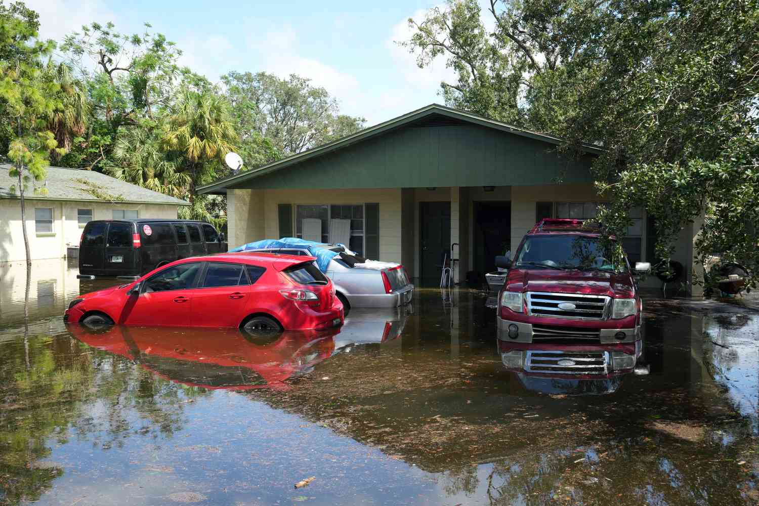Как приостановка работы правительства может парализовать тысячи сделок с недвижимостью