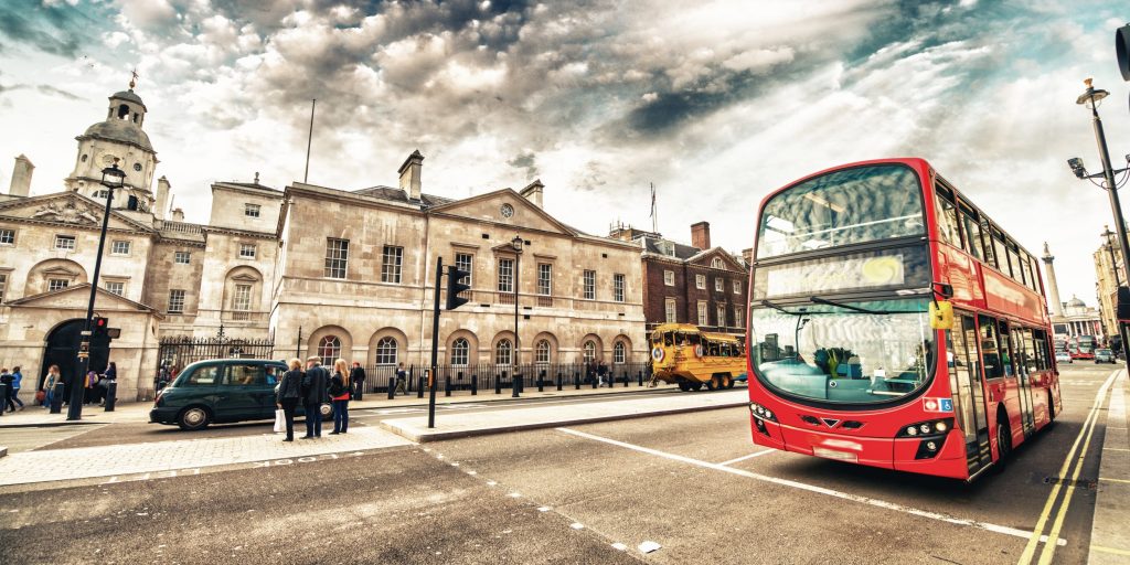 Kota-Kota yang Sudah Menggunakan Bus Tanpa Sopir: Revolusi Transportasi Masa Depan