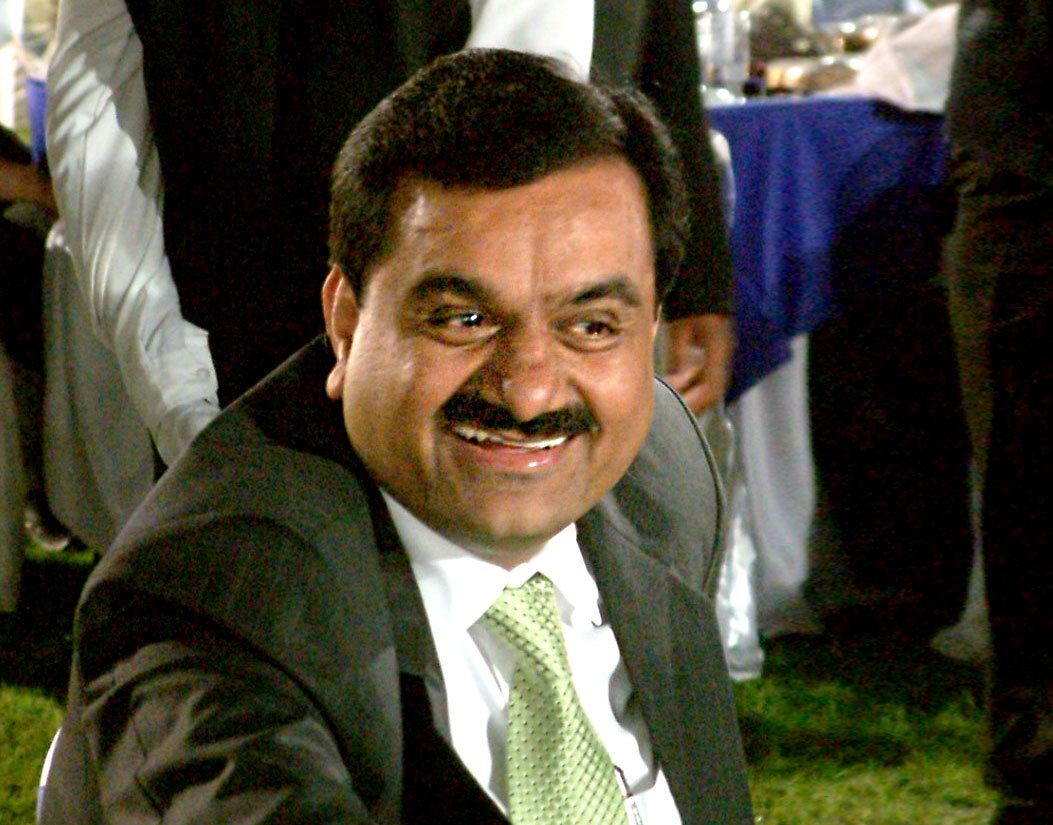 Adani Korxonasi Aksiyalarini Sotishni To‘xtatdi: Bozor Qiyinchiliklari O‘rtasida Yangi Qadam