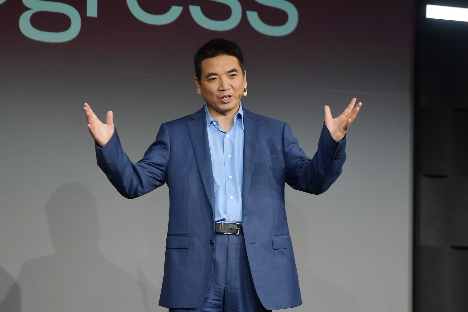 Yirik Korxonalar: CEO Maoshlarida O'zgarishlar Va Iqtisodiy Noaniqliklar