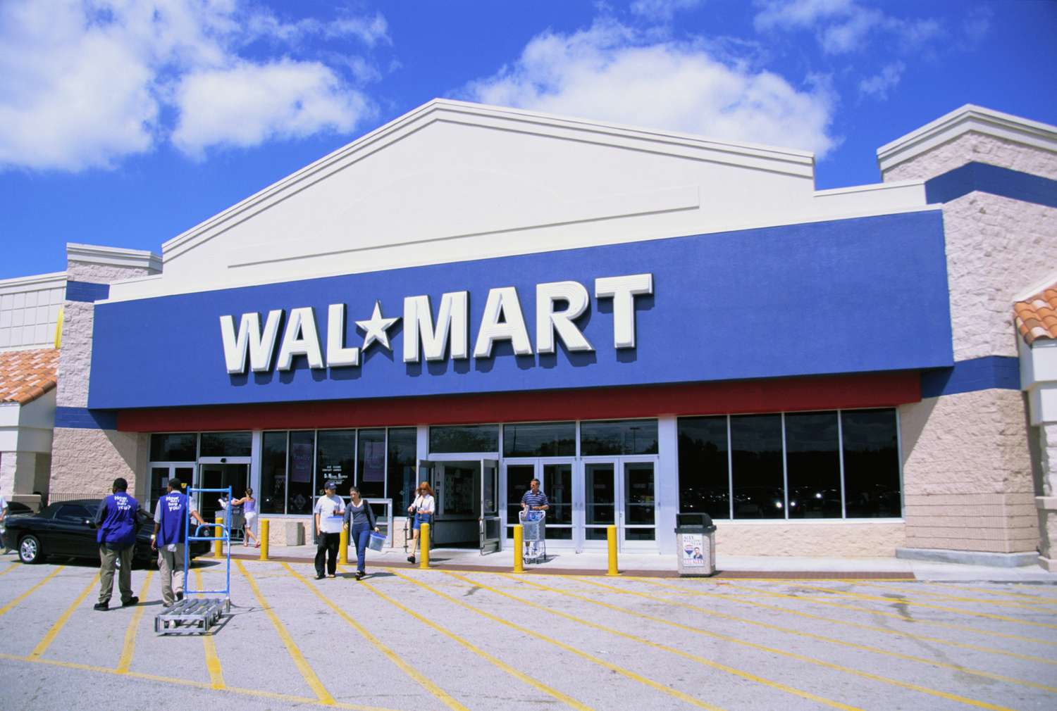 Walmart Stock Price Soars in 2023 After Strong Q4 Earnings and Dividend Hike
