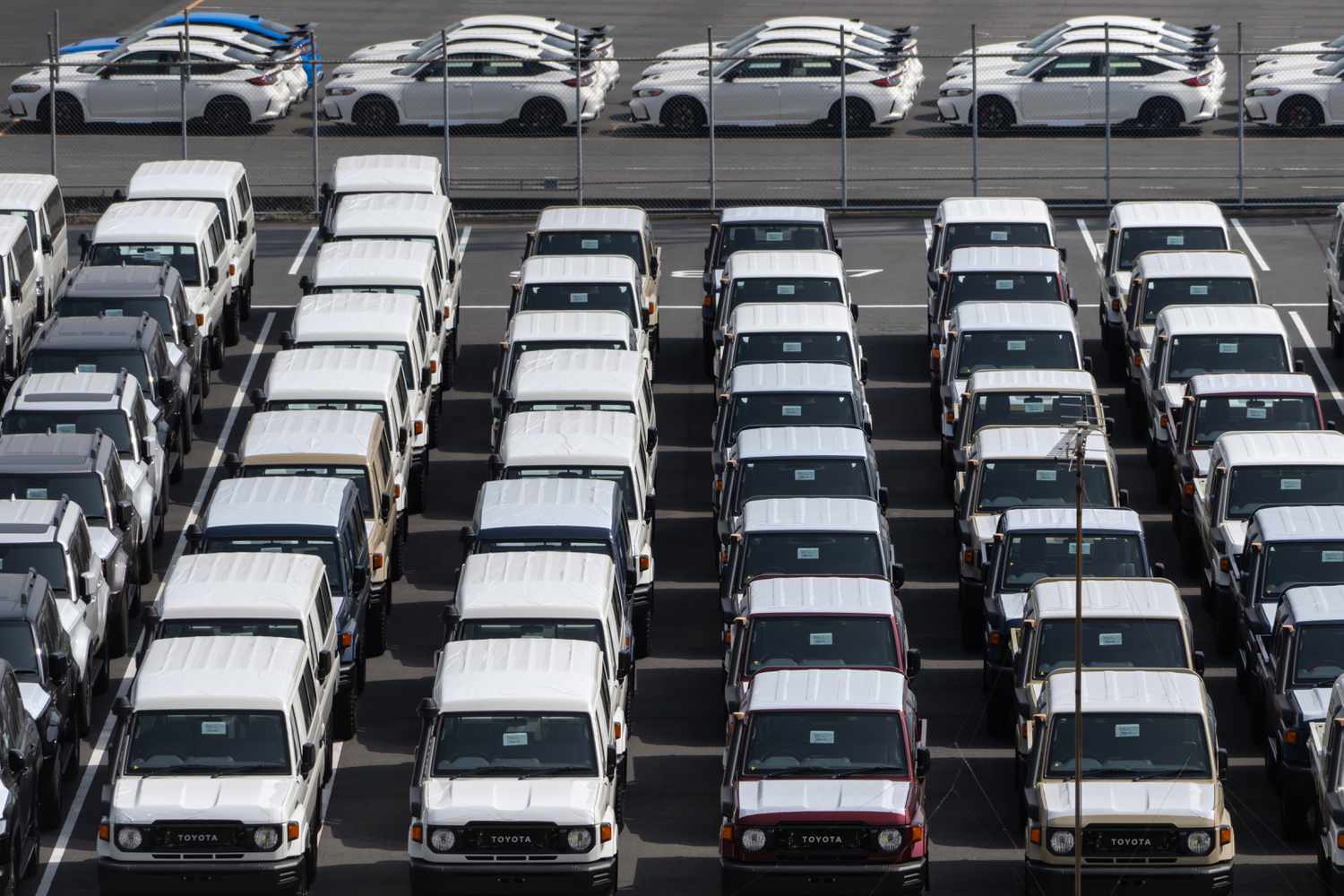 Мировые автомобильные акции снижаются на фоне новых импортных тарифов