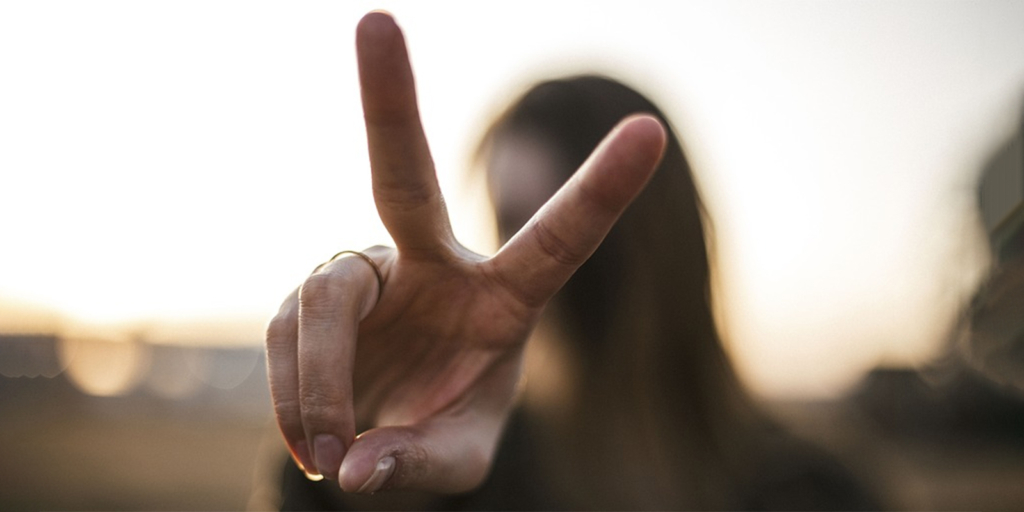 How Hackers Can Steal Your Fingerprints From Selfies