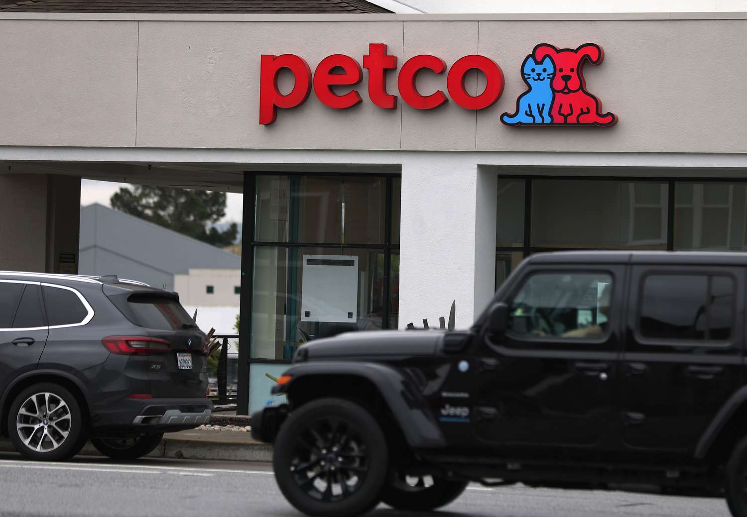 Акции Petco стремительно растут на фоне оптимистичных прогнозов прибыли