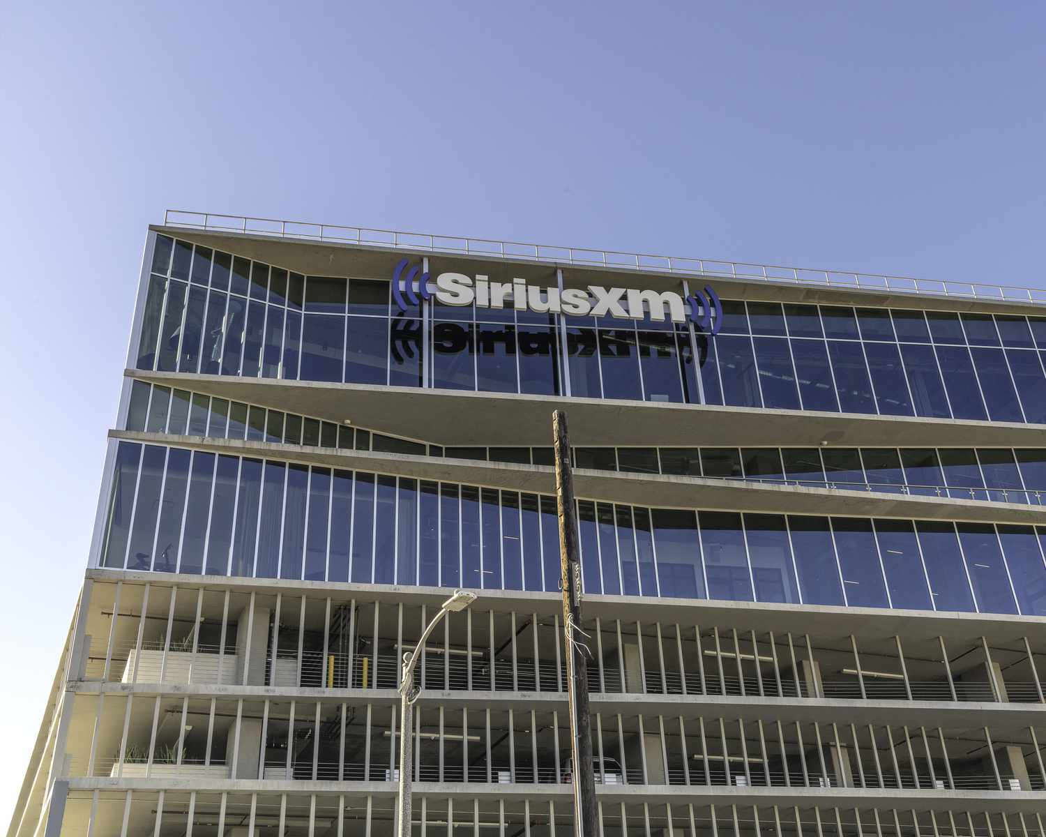 Sirius XM Ishchi Kuchini Qisqartirib, Yangi Tuzilishga O‘tmoqda