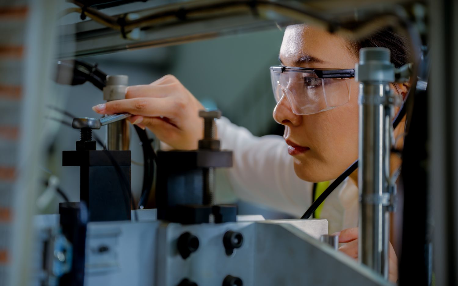 Top 20 College Majors for 2025: High Starting Salaries vs. Job Market Challenges