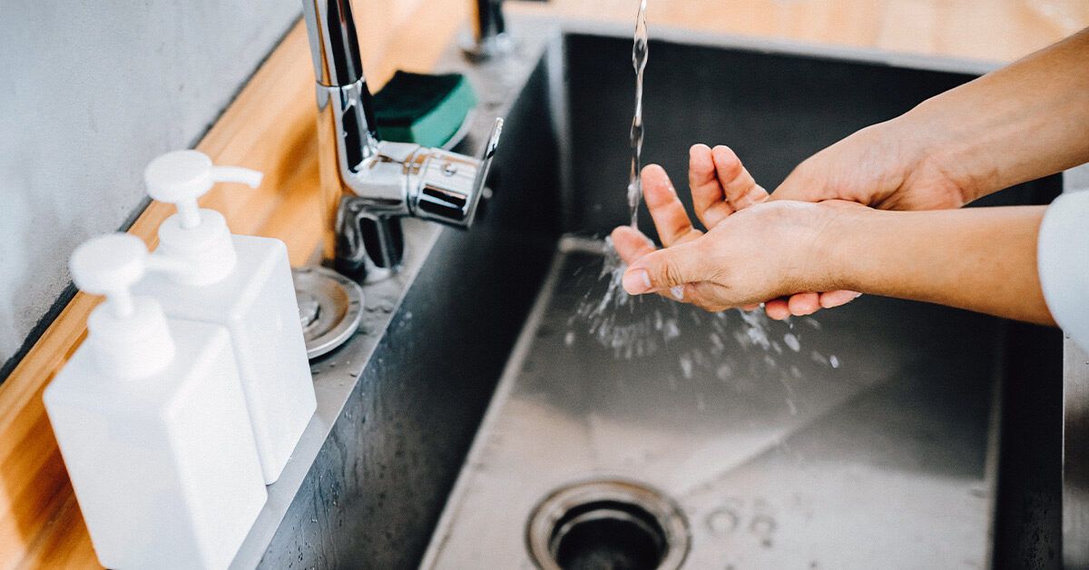 Lindungi Kulit Anda dari Bahaya Asam Baterai: Cara Mengatasi dan Mencegah Luka Bakar Kimia