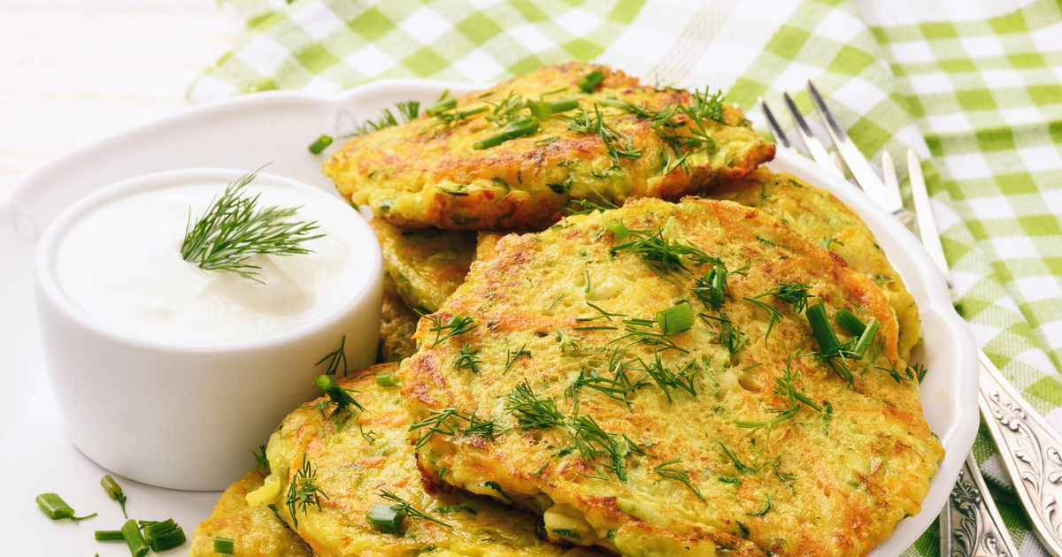 Нежные оладьи из цукини с моцареллой — секрет домашнего уюта