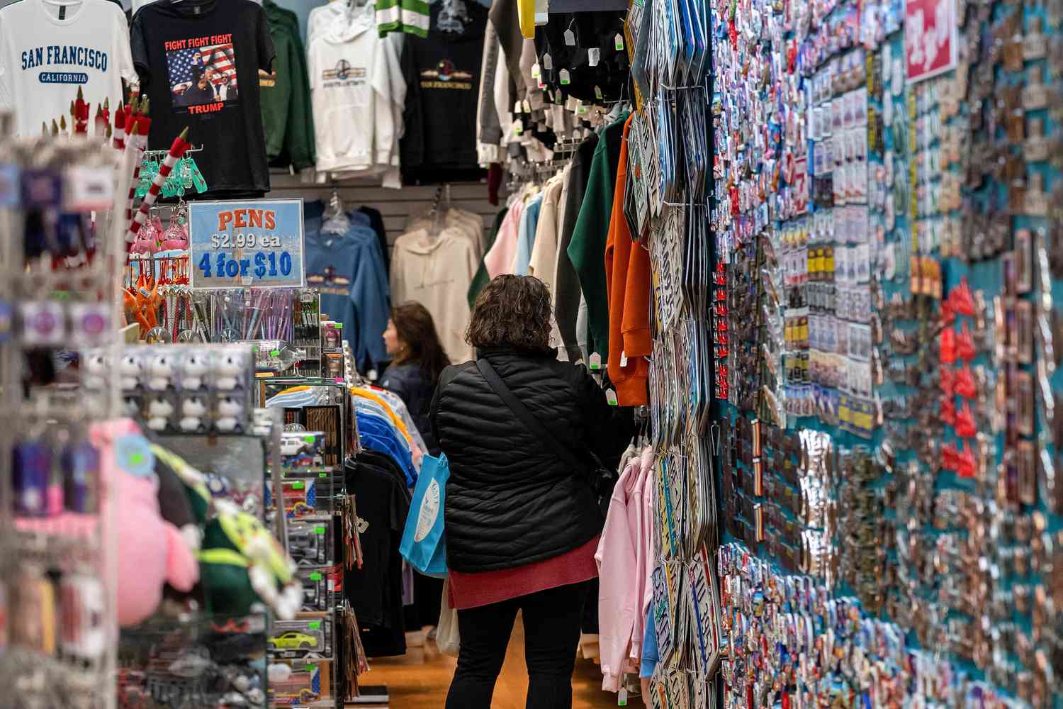 Как тарифы влияют на финансовое поведение американцев и экономику страны